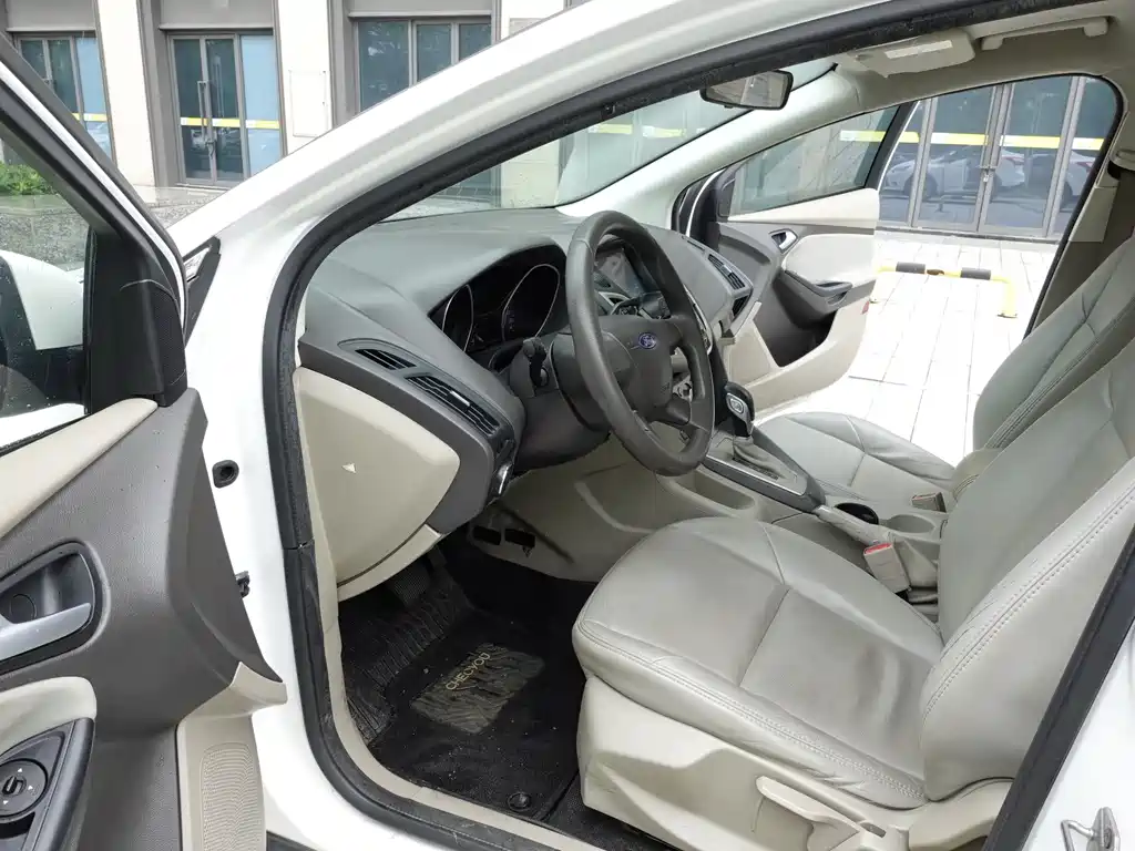 Ford Focus 2015 — фото 10