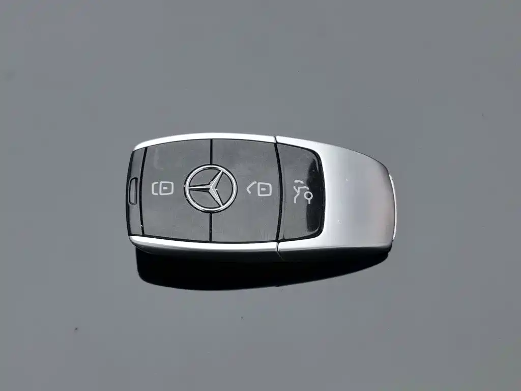Mercedes-Benz E-Class 2018 — фото 19
