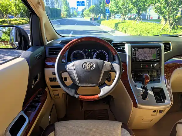 Toyota Alphard 2011