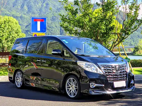 Toyota Alphard 2011