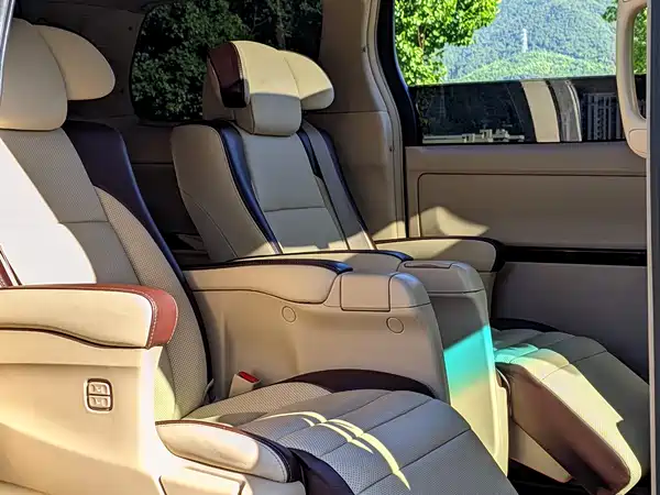 Toyota Alphard 2011