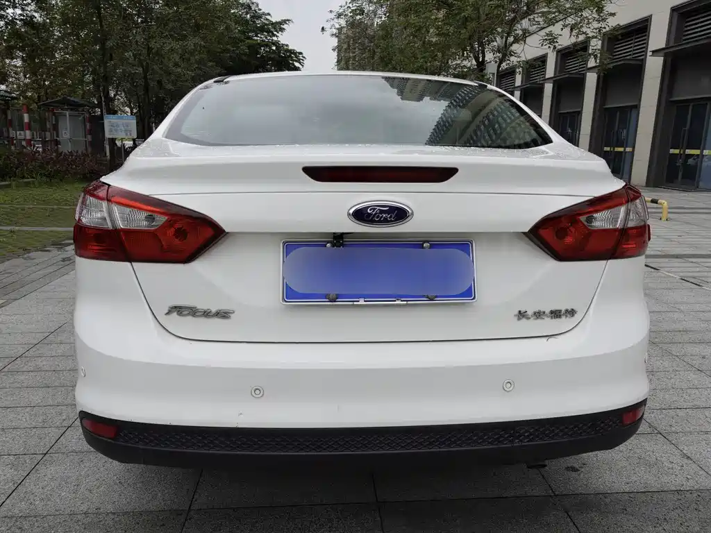Ford Focus 2015 — фото 5