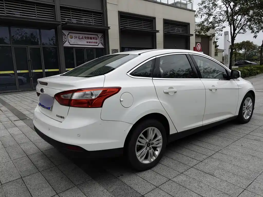 Ford Focus 2015 — фото 7