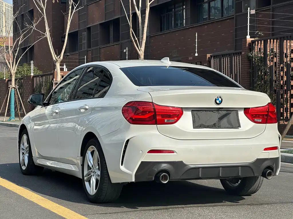 BMW 1 Series 2022 — фото 3