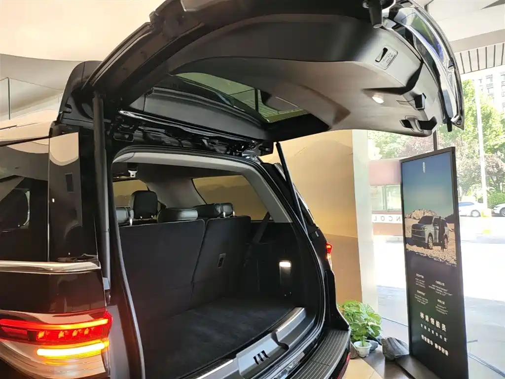 Lincoln Navigator 2026 — фото 19