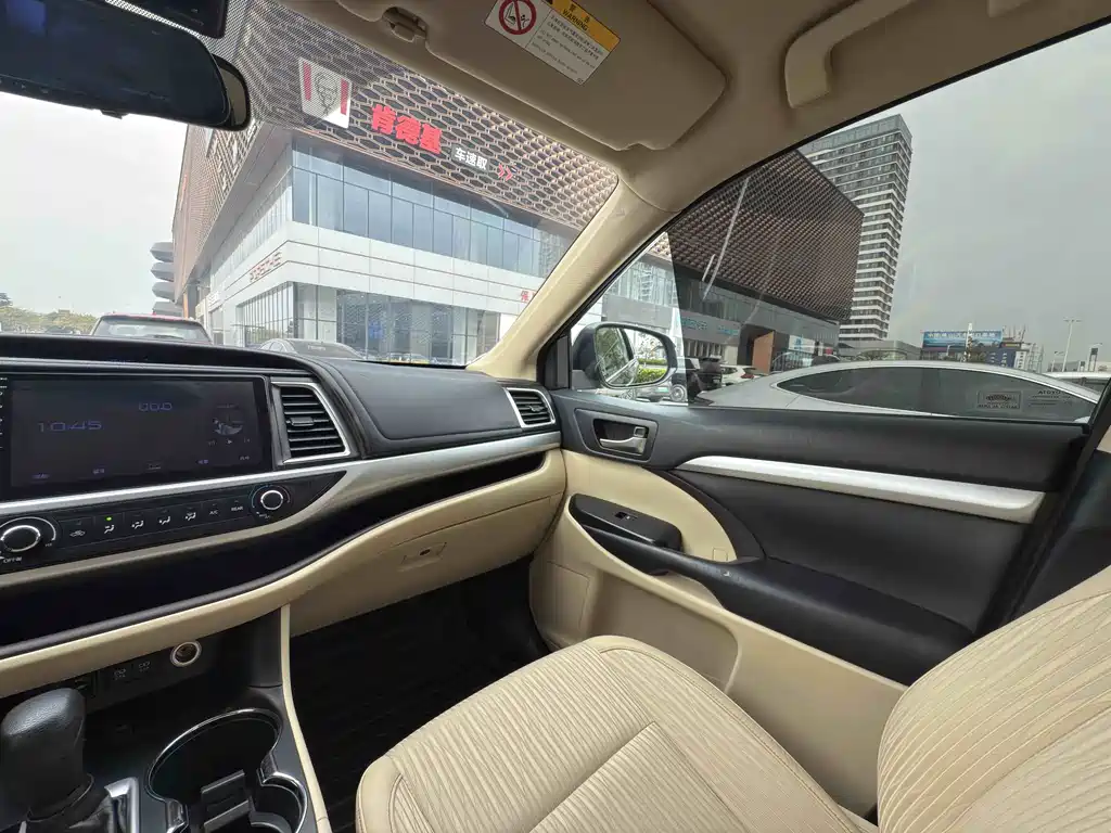 Toyota Highlander 2018 — фото 12