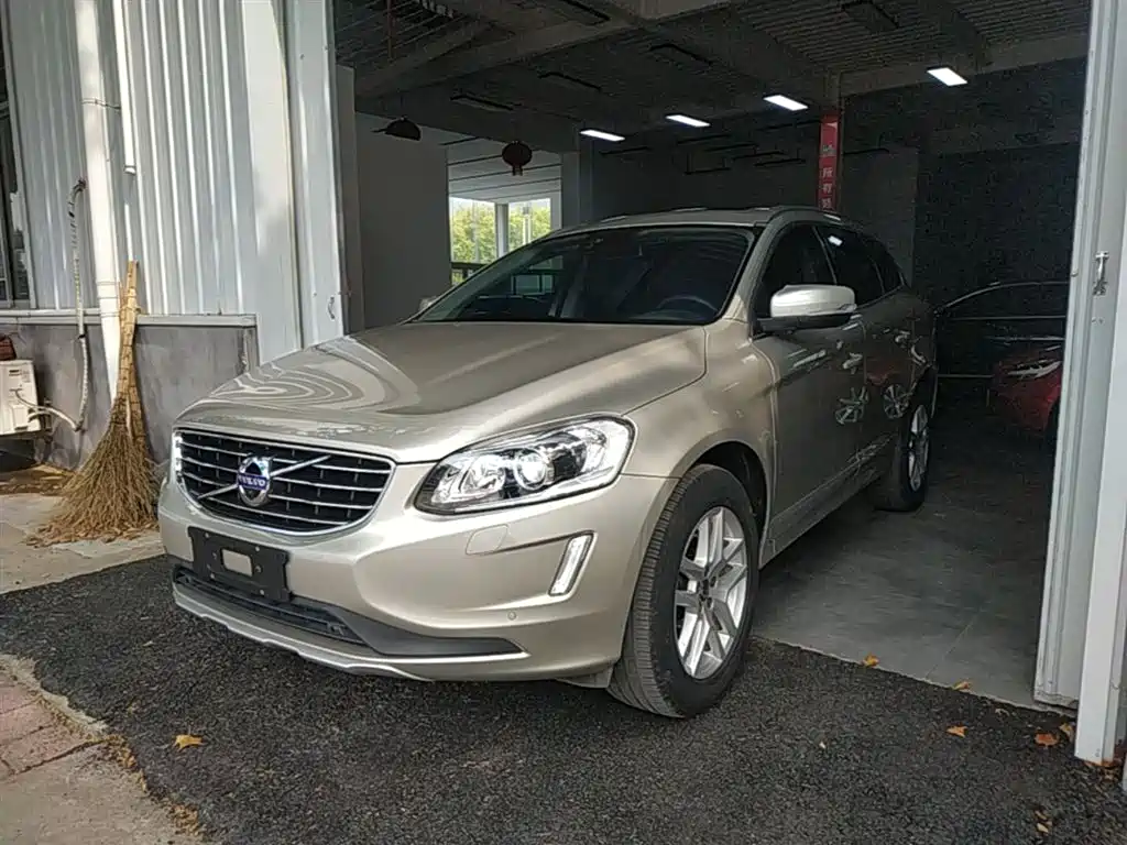 Volvo XC60 2017 — фото 2