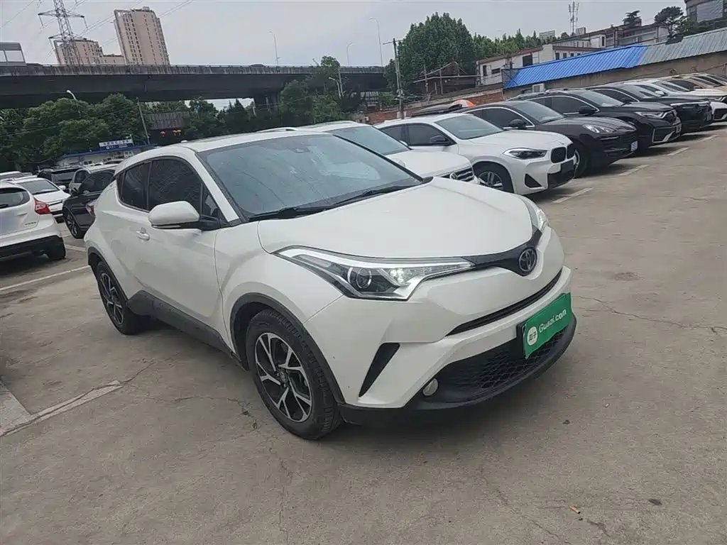 Toyota C-HR 2020 — фото 4