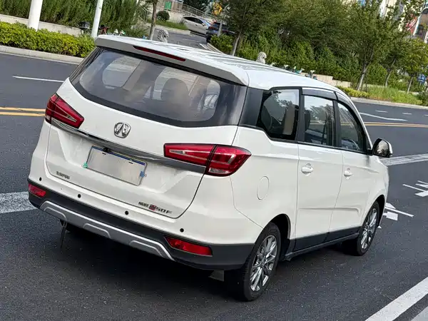 BAIC M50F 2017