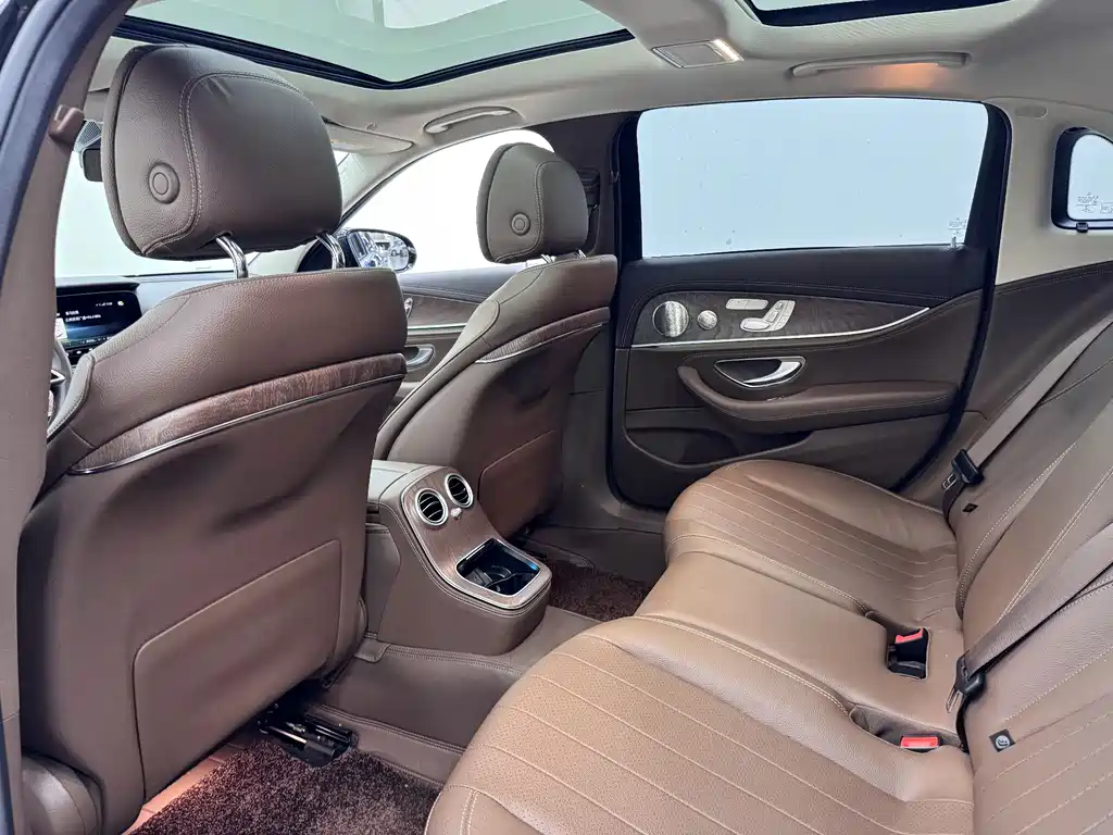 Mercedes-Benz E-Class 2022 — фото 16