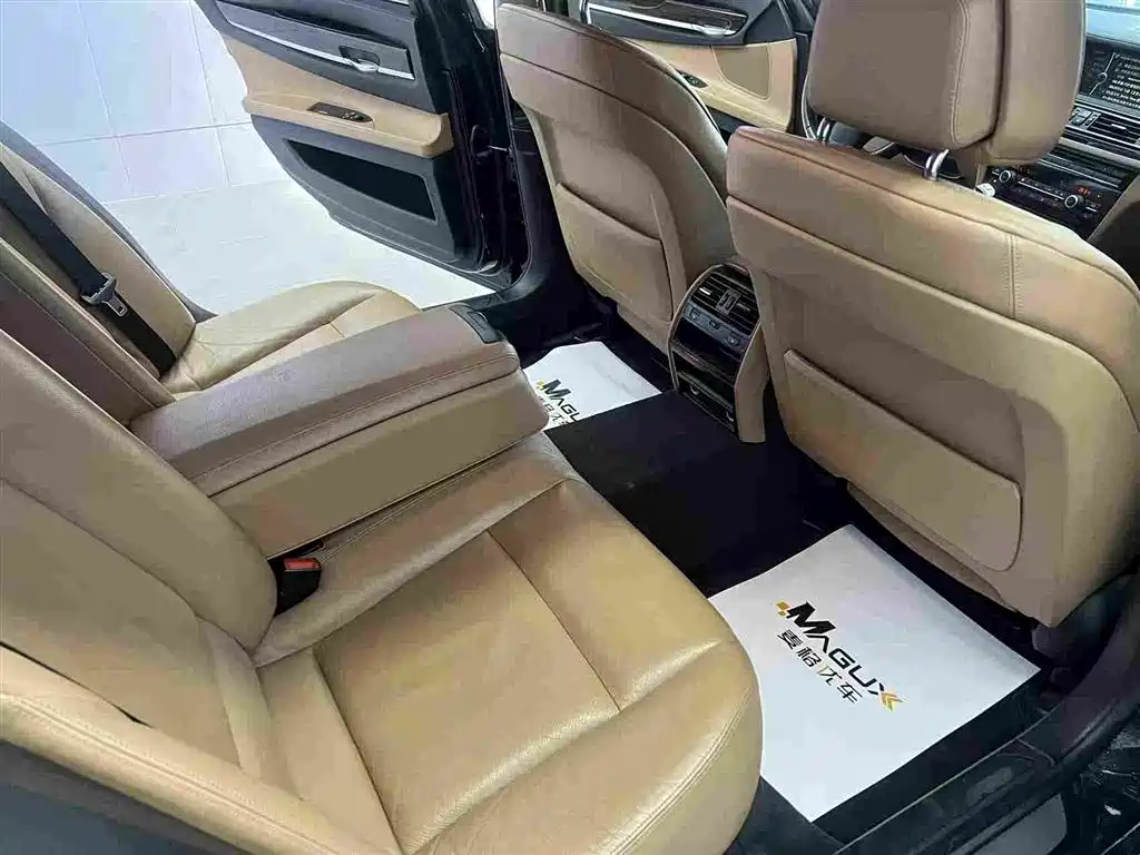 BMW 7 Series 2013 — фото 13