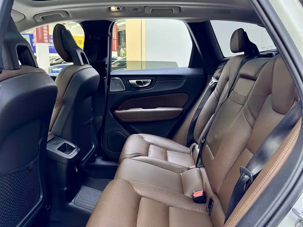 Volvo XC60 Plug-In Hybrid 2018 — фото 7