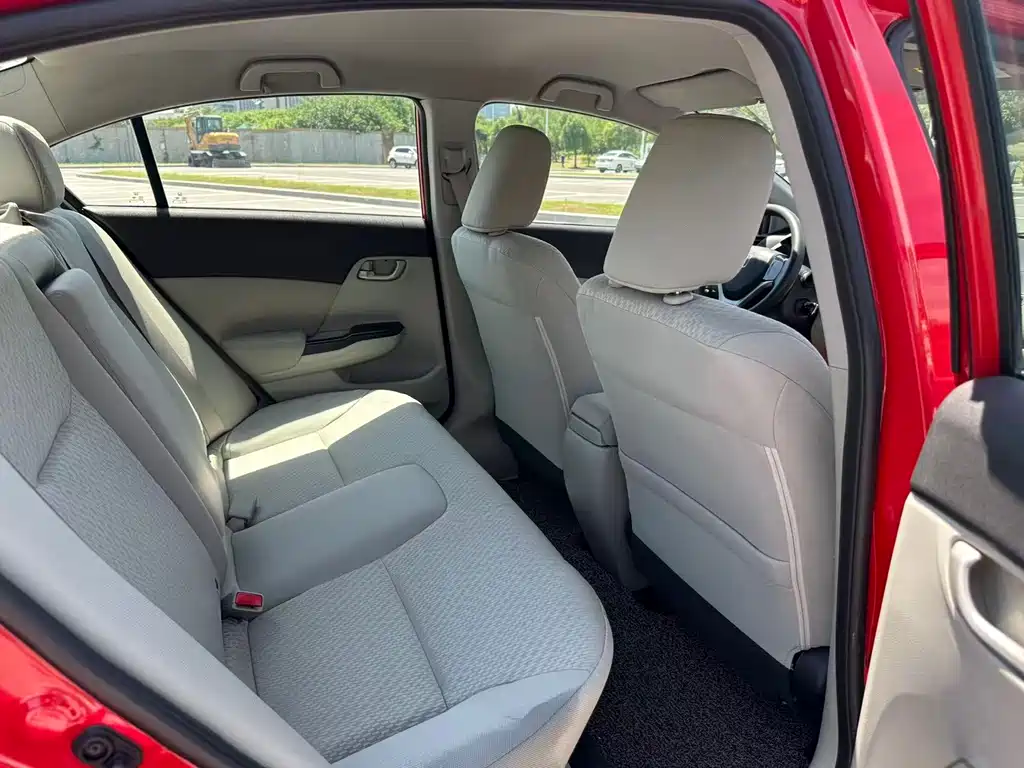 Honda Civic 2015 — фото 11