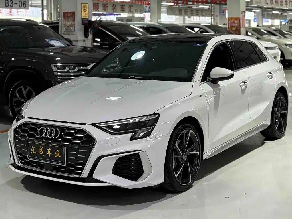 Audi A3 2022 — фото 1