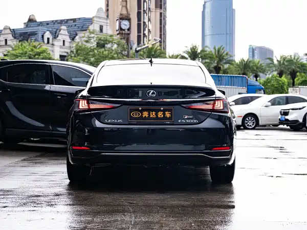 Lexus ES 2024