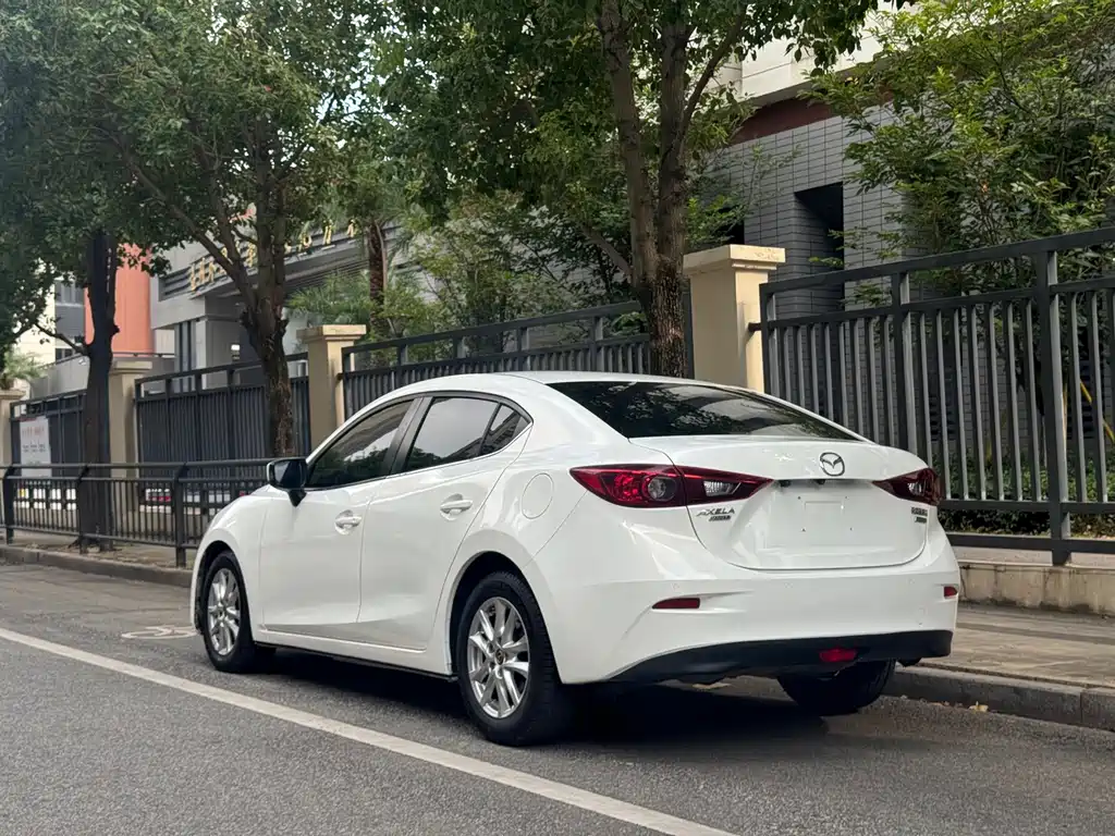 Mazda 3 Axela 2015