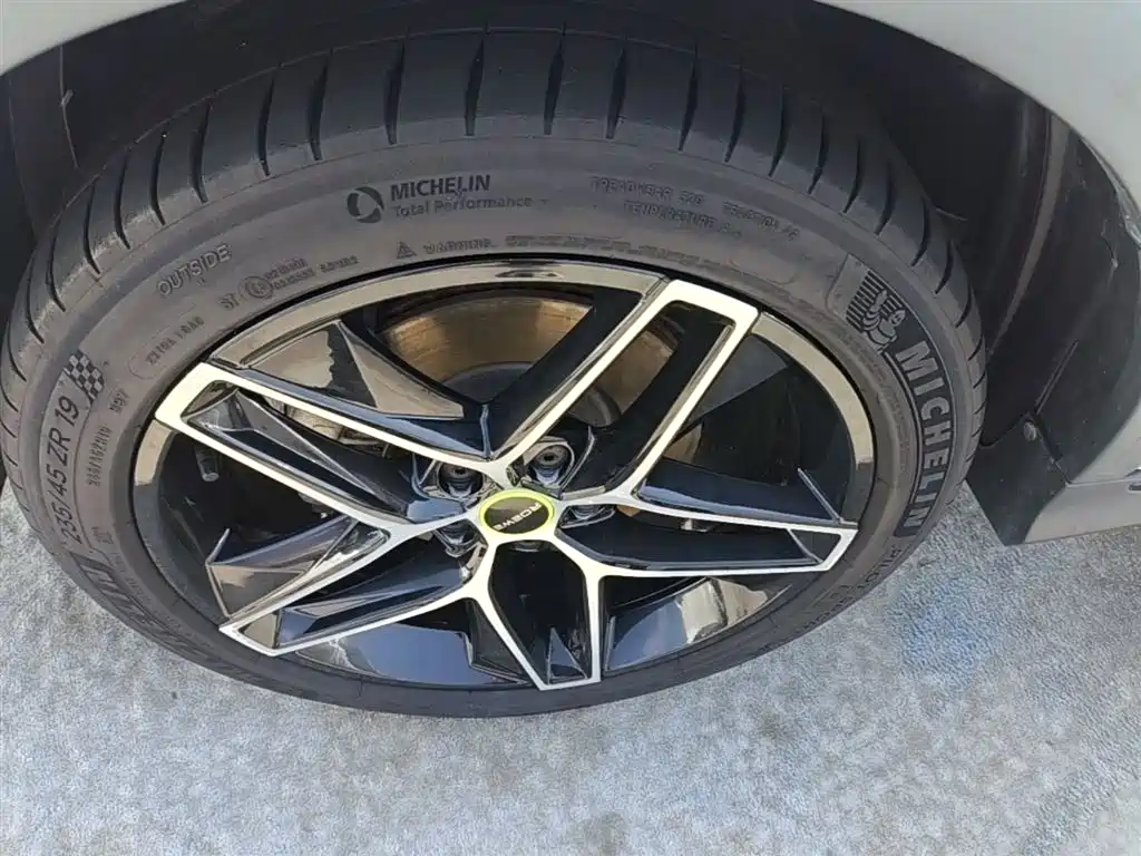 Roewe RX5 New Energy 2022 — фото 23