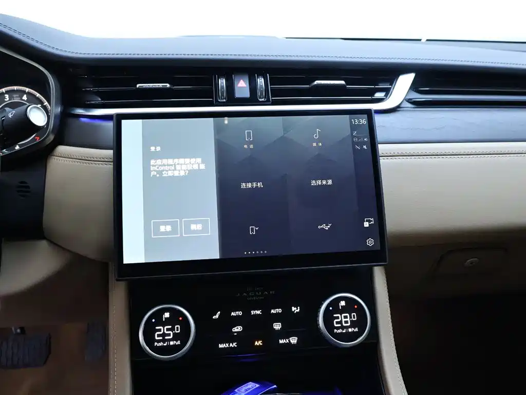 Jaguar XFL 2024 — фото 10