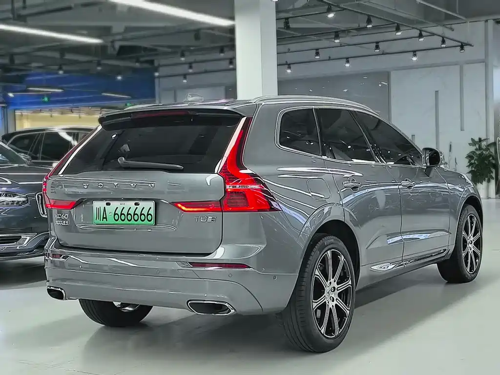 Volvo XC60 PHEV 2019 — фото 11
