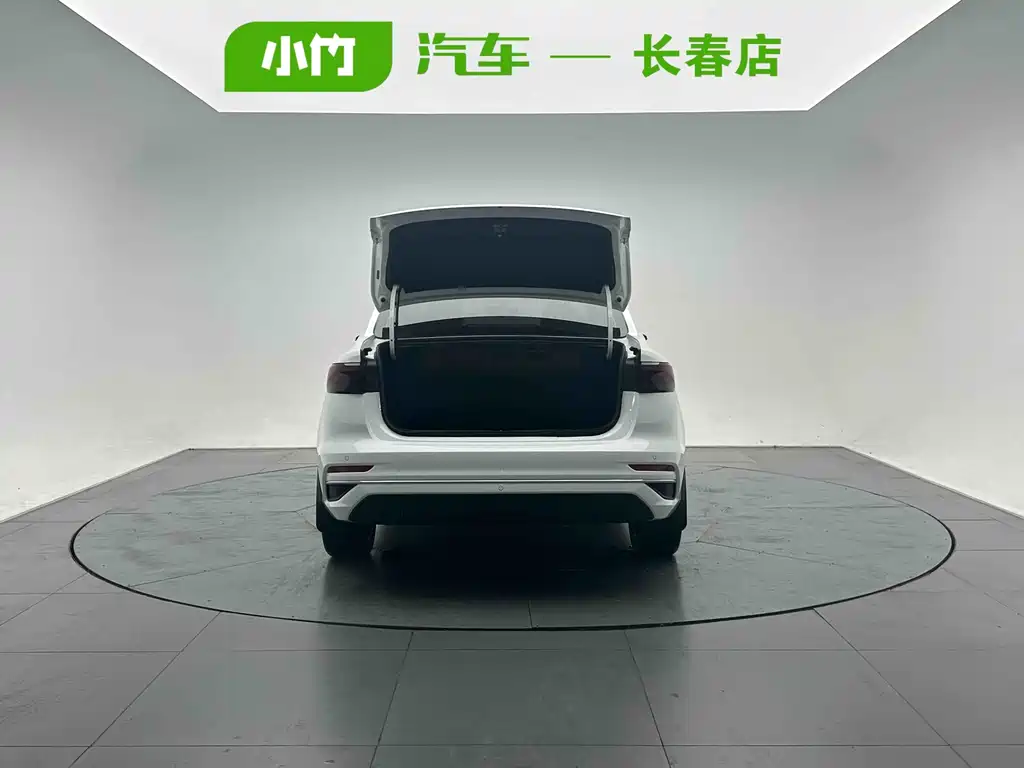 Geely Emgrand 2023