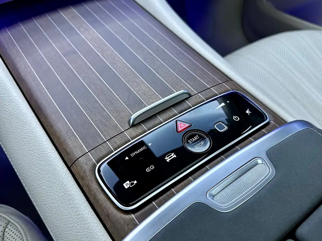 Mercedes-Benz EQS SUV 2023 — фото 19