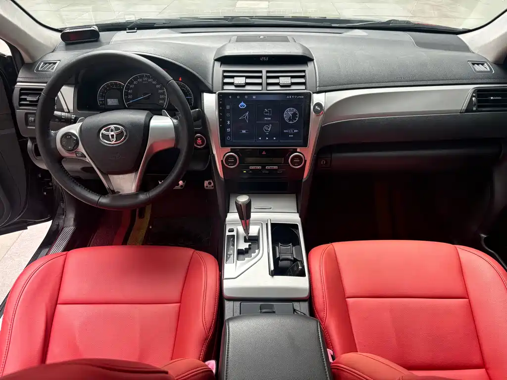 Toyota Camry 2014 — фото 6