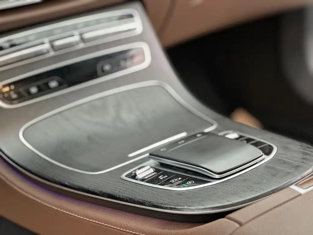 Mercedes-Benz E-Class 2021 — фото 16