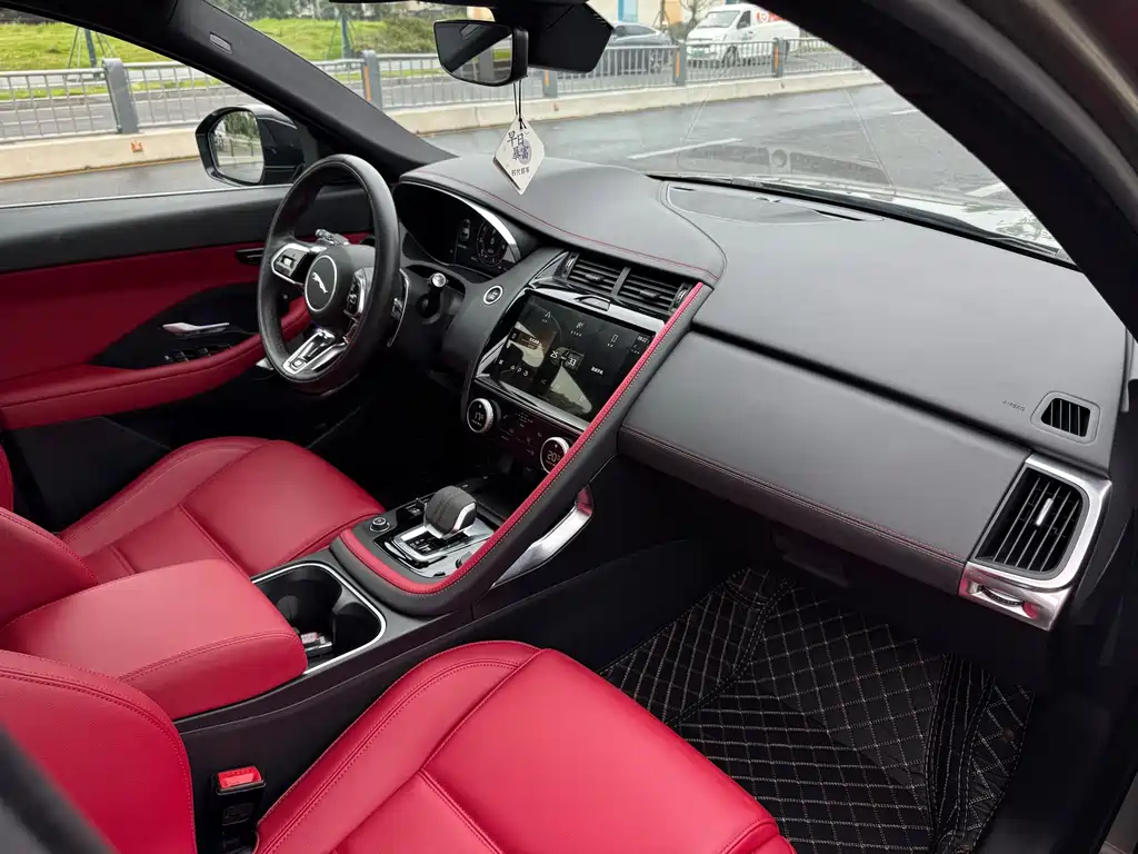 Jaguar E-PACE 2023 — фото 10