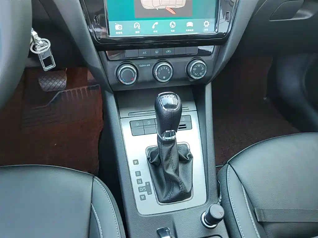 Skoda Octavia 2019 — фото 14