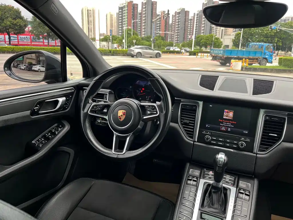 Porsche Macan 2018 — фото 12