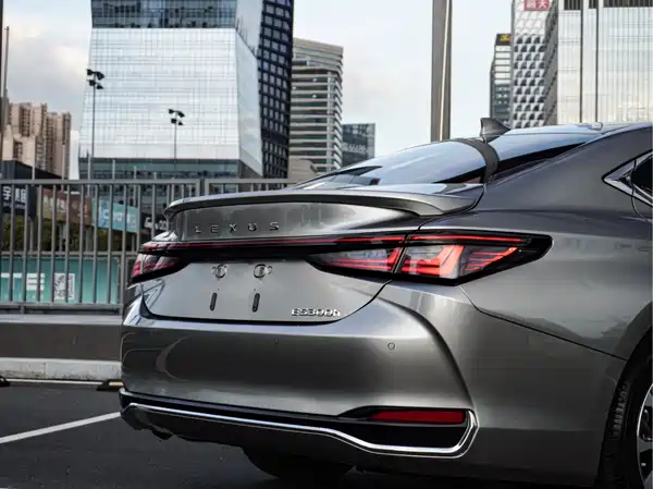 Lexus ES 2025