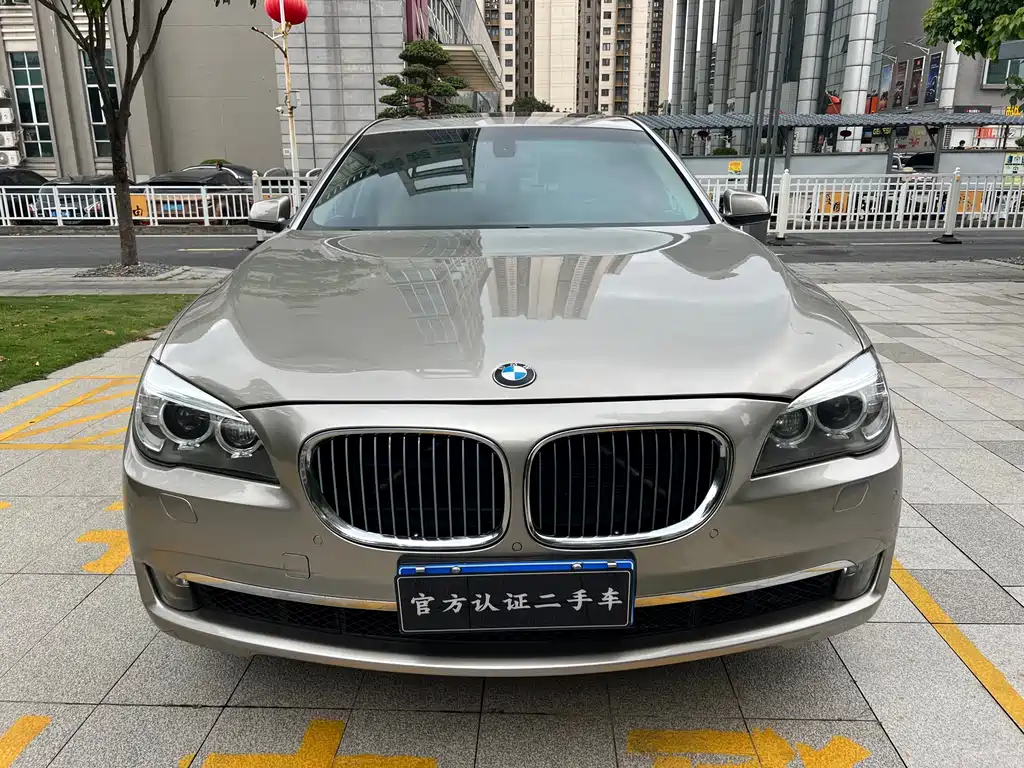 BMW 7 Series 2011 — фото 1