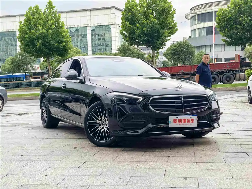 Mercedes-Benz C-Class 2025 — фото 3