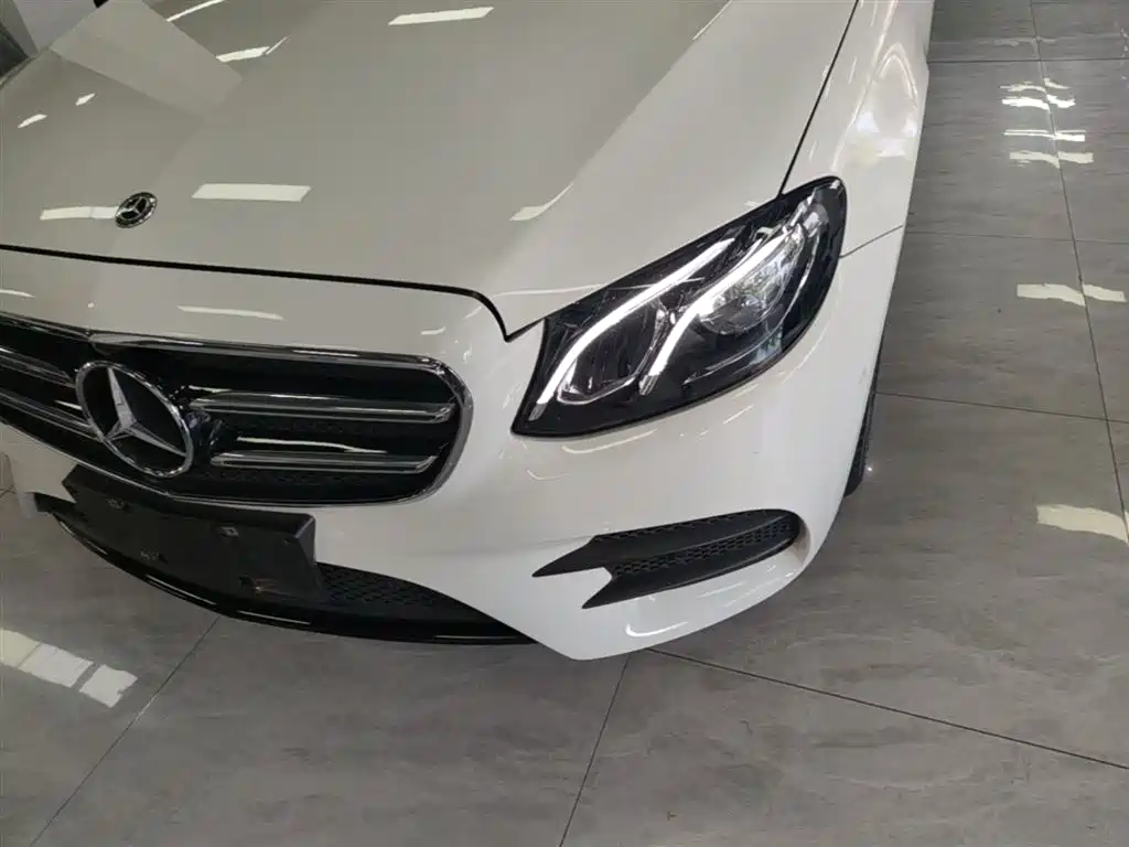 Mercedes-Benz E-Class 2019 — фото 24