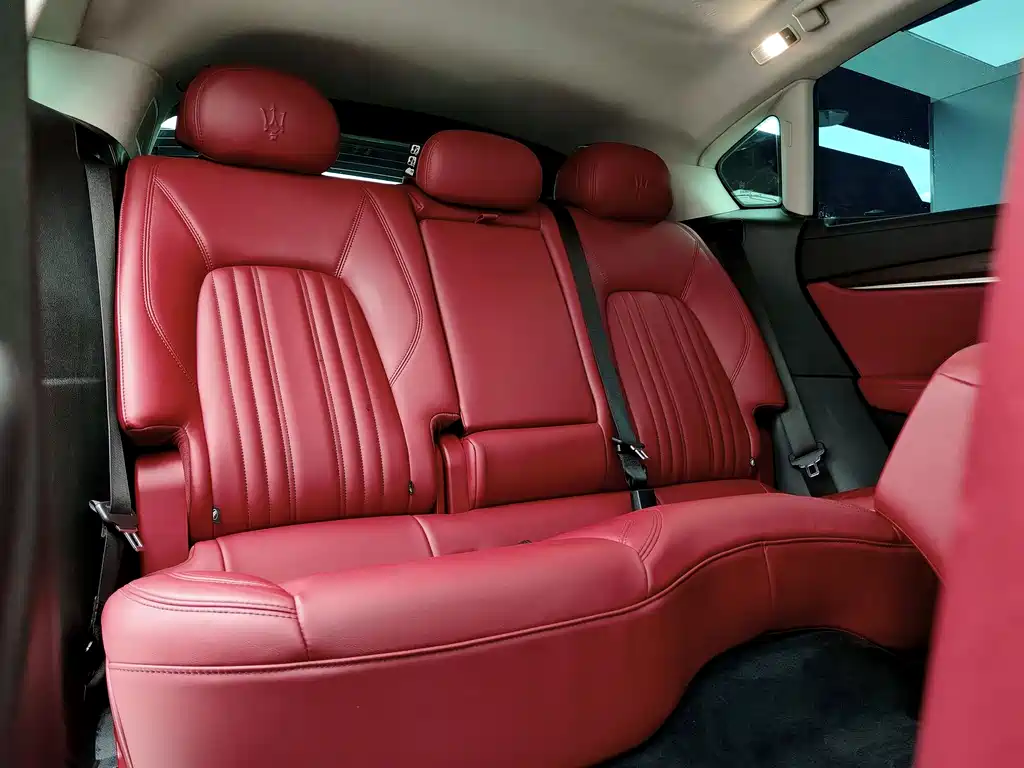 Maserati Levante 2017 — фото 14