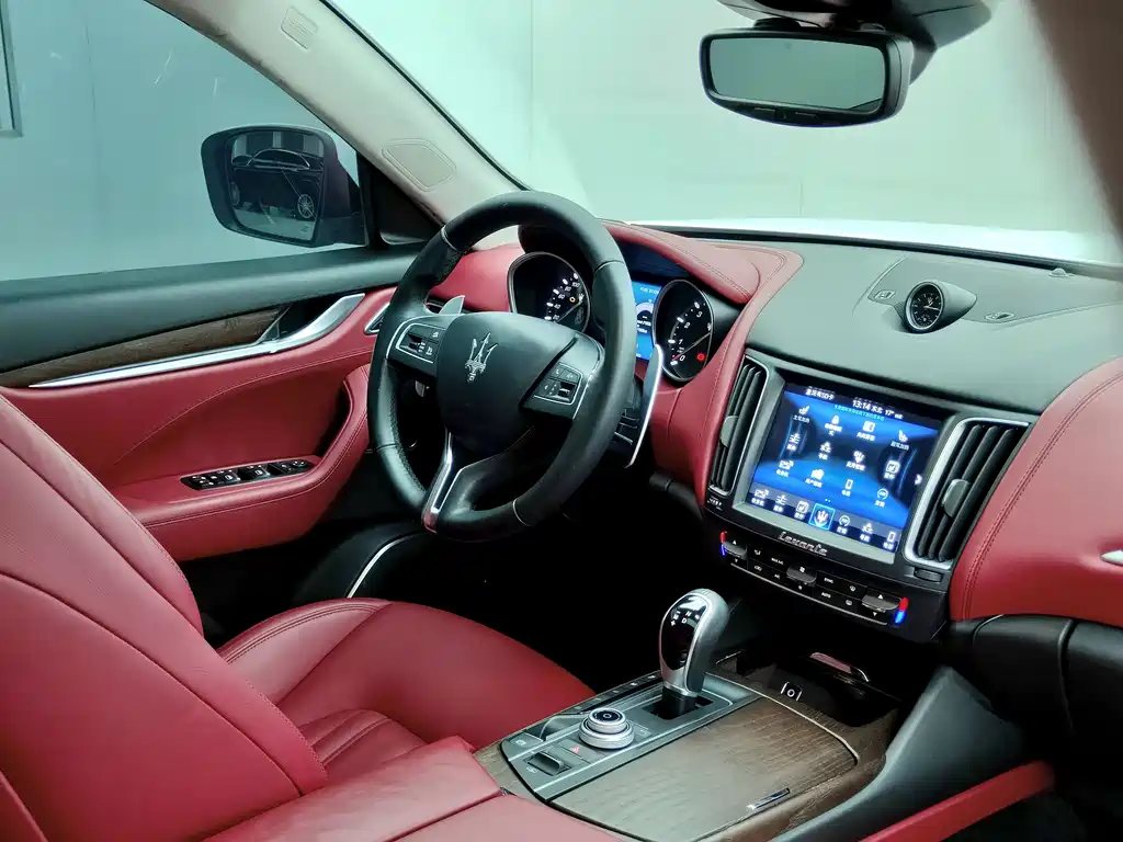 Maserati Levante 2017 — фото 15