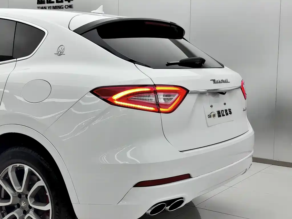 Maserati Levante 2017 — фото 8