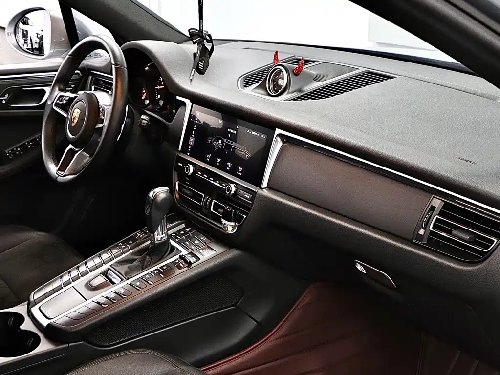 Porsche Macan 2021 — фото 15