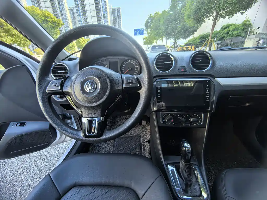 Volkswagen Jetta 2015 — фото 10