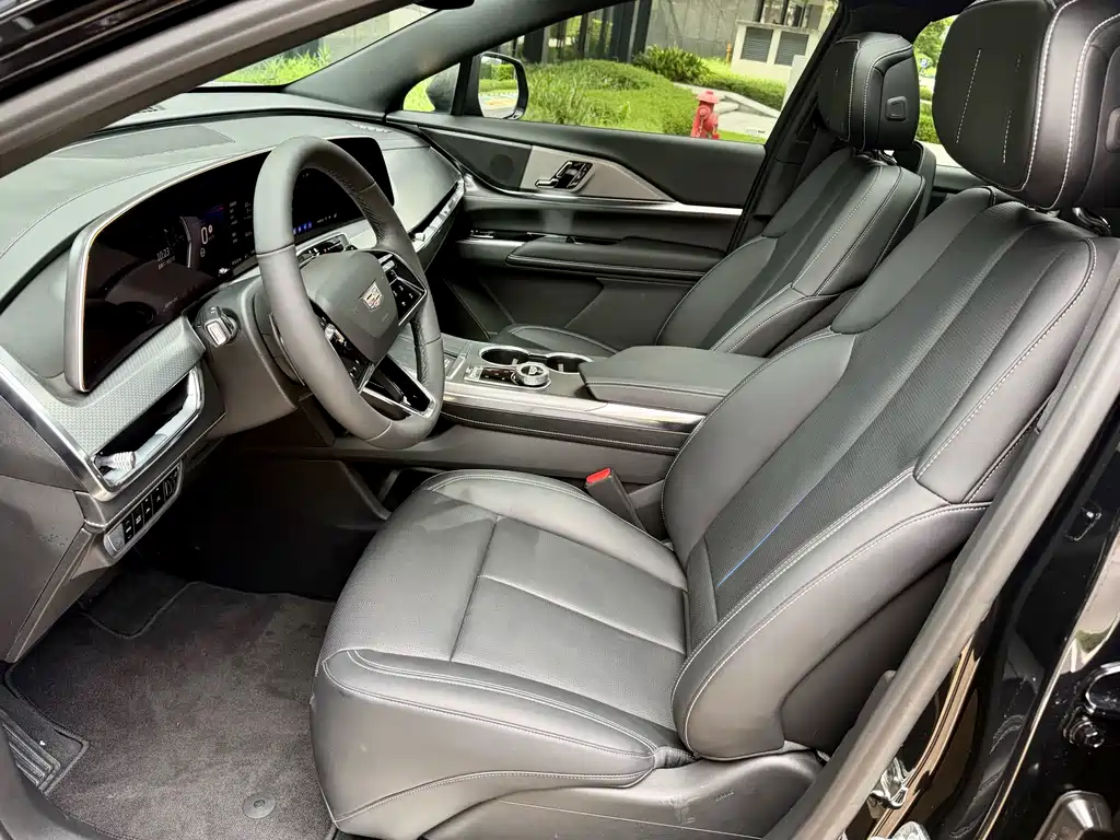 Cadillac XT5 2025 — фото 19