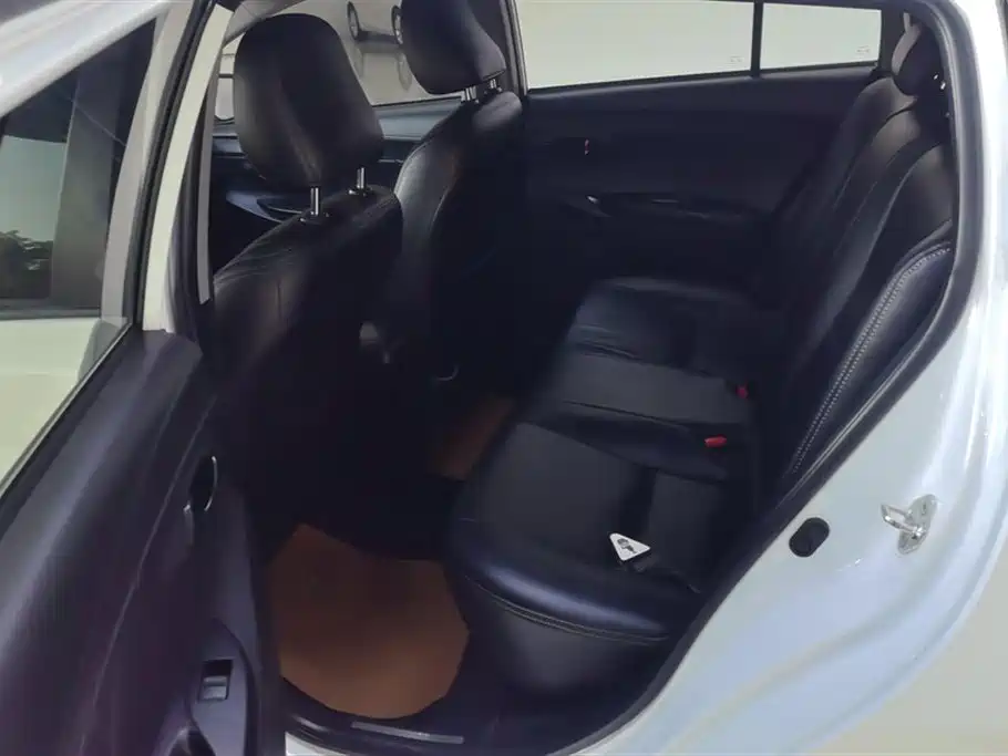 Toyota Yaris L 2019 — фото 11
