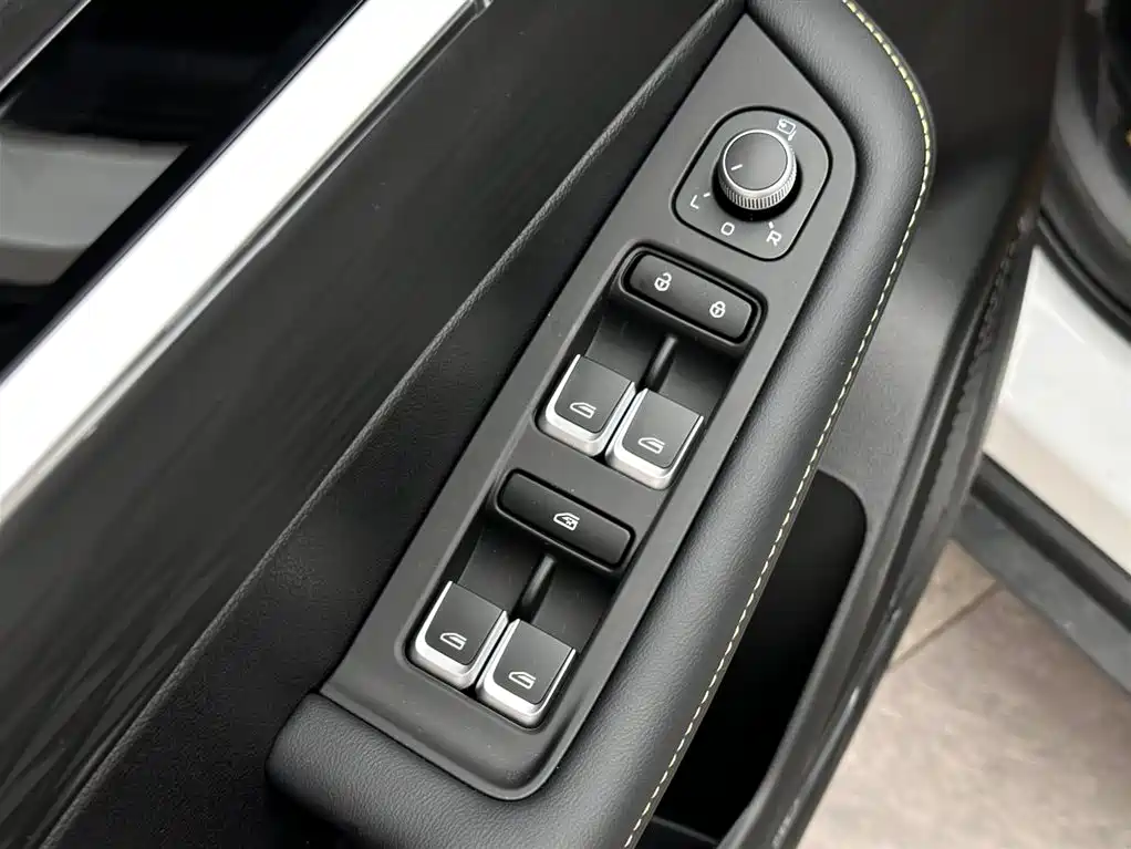 Geely Binyue — фото 15