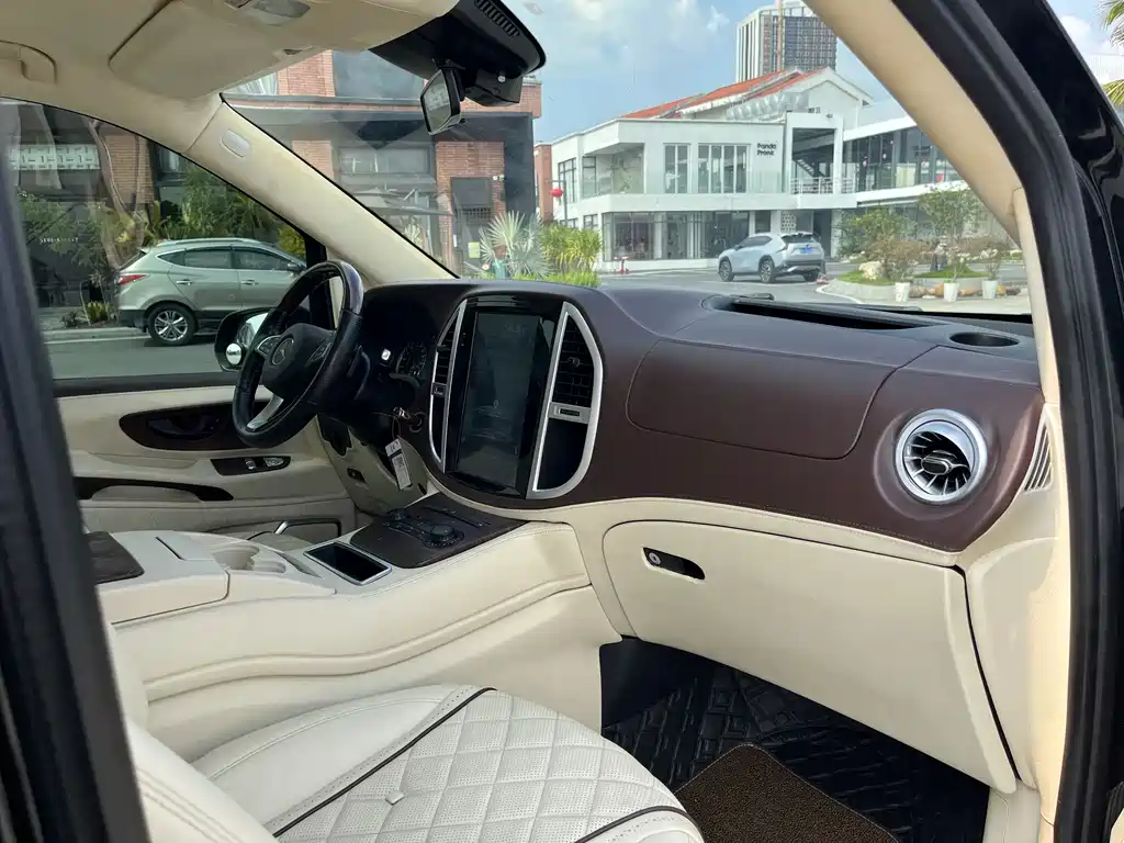 Mercedes-Benz V-Class 2019 — фото 12