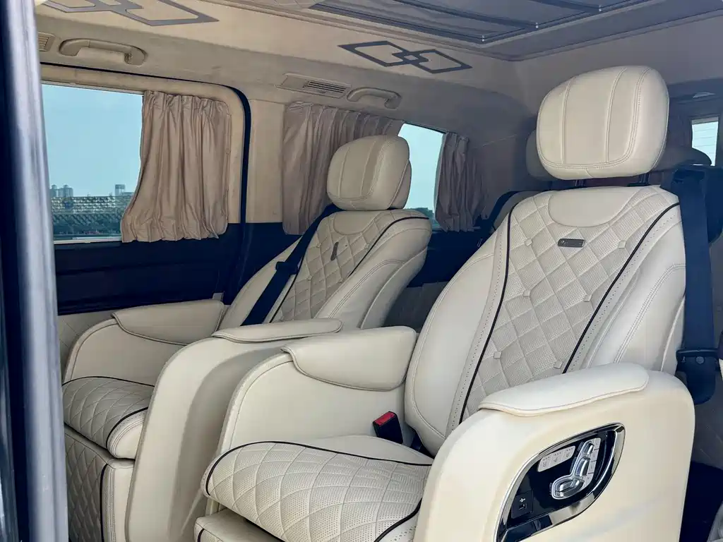Mercedes-Benz V-Class 2019 — фото 16