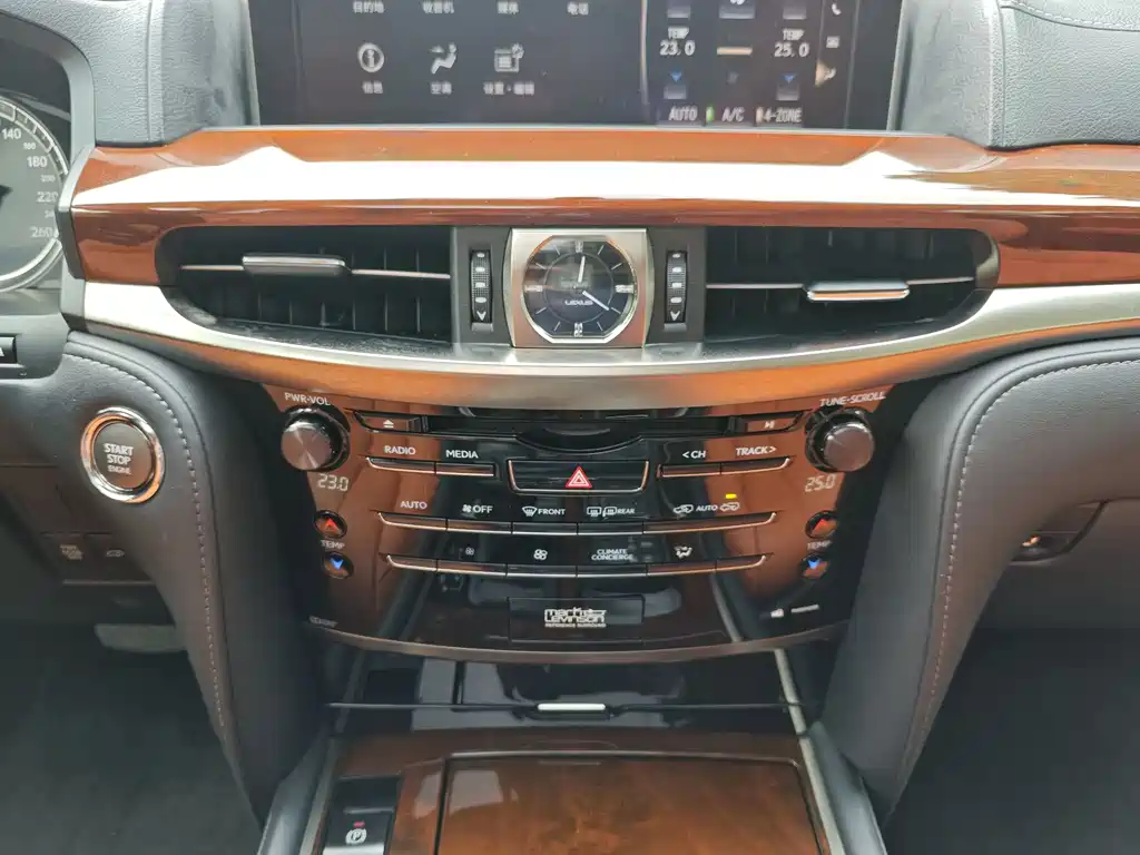 Lexus LX 2016 — фото 14