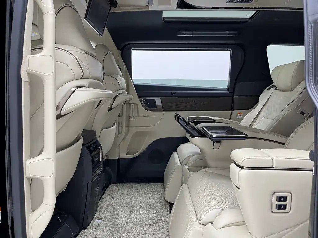 Toyota Vellfire 2023 — фото 7