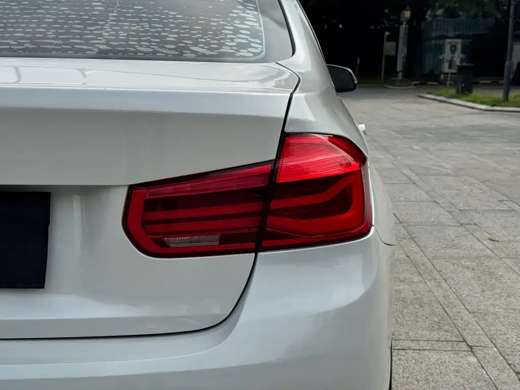 BMW 3 Series 2019 — фото 17