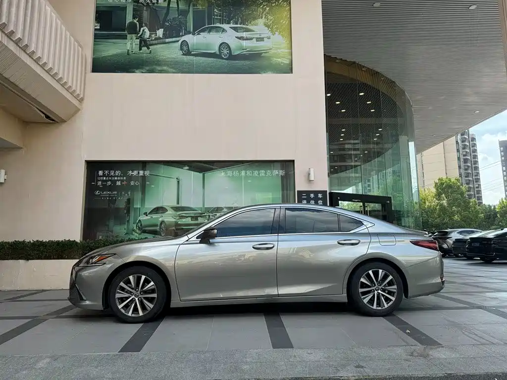 Lexus ES 2018 — фото 2