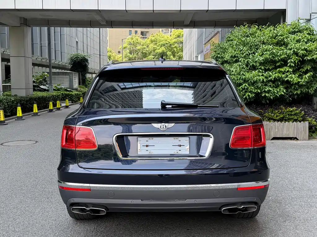 Bentley Bentayga 2018 — фото 14