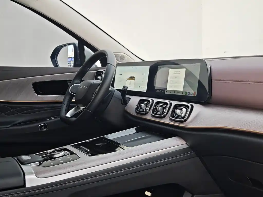 Chery Tiggo 9 C-DM 2024 — фото 11